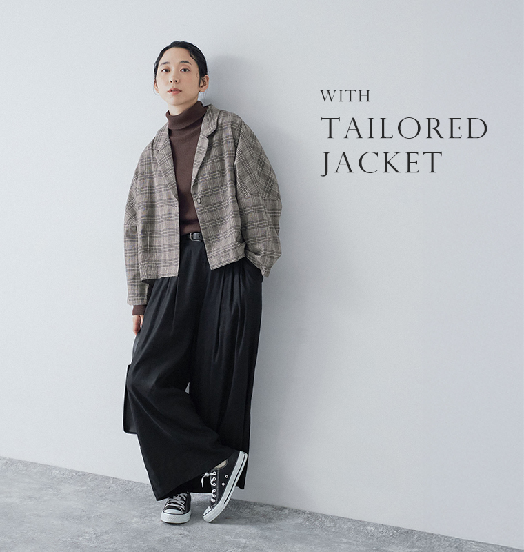 わたしの定番タートルネック（ブラウン）にテーラードジャケットを合わせたコーディネート