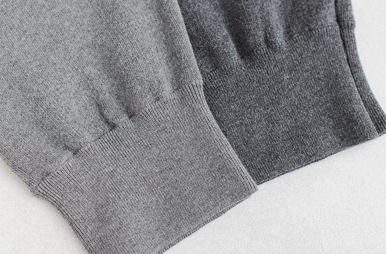 &yarnのコットンニットパンツの裾リブとやわらかなニット素材