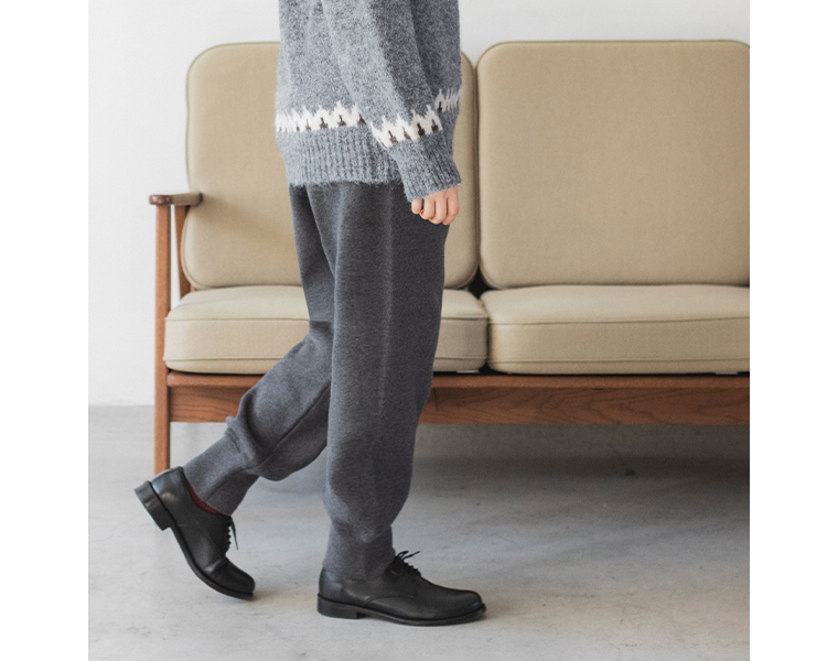 &yarnのコットンニットパンツ（杢グレー）のフロントデザイン