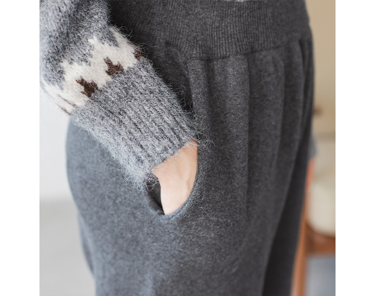 &yarnのコットンニットパンツ（杢グレー）のポケットのディテール