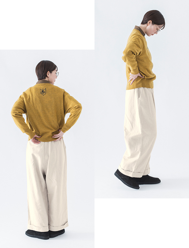 コットンリネン起毛ツイルタックワイドパンツ（ナチュラル）の正面シルエット