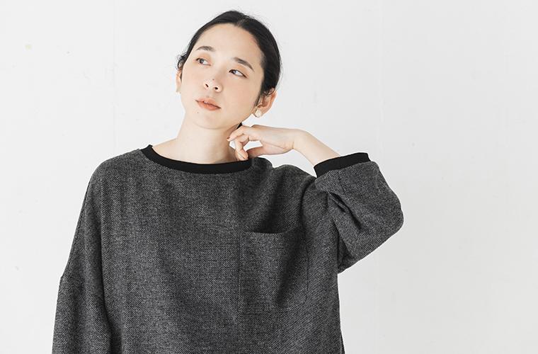 D*g*yのツイード素材リブチュニック（グレー）の胸ポケットと首元リブのディテール