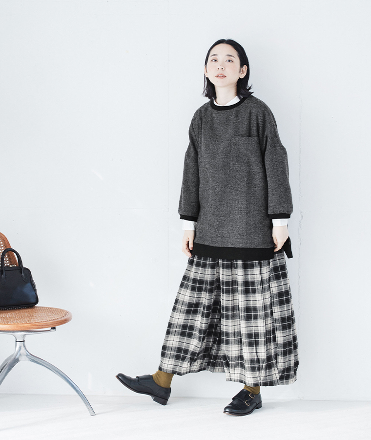 D*g*yのツイード素材リブチュニック（グレー）のサイドシルエット