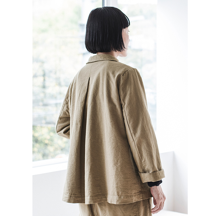 SO福袋のアイテムを着用した後ろ姿コーディネート