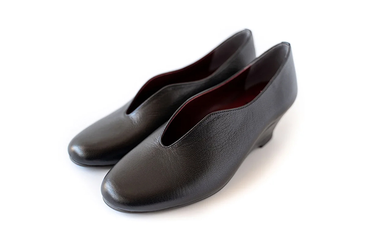 DOUBLETREEウェッジソールパンプスのつま先とヒール部分のディテールアップ