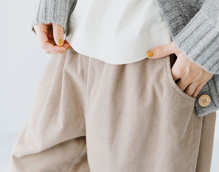 よくばりパンツ milk tea ディテール｜やわらかな細畝コーデュロイとウエストゴム仕様