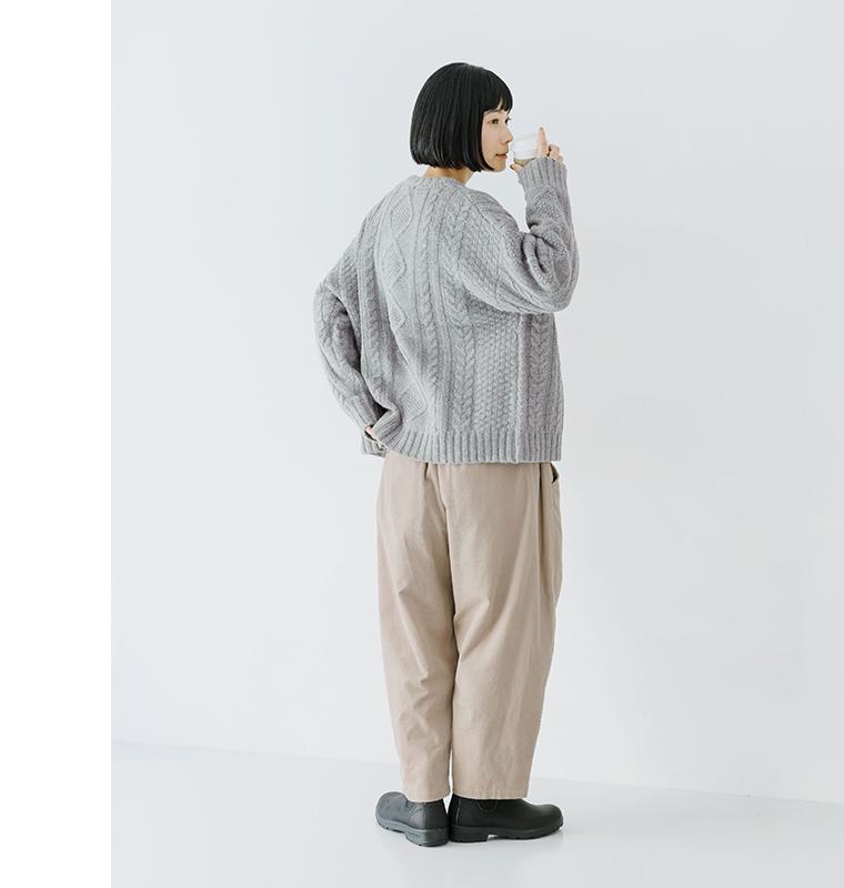 よくばりパンツ milk tea バックスタイル｜丸みのあるシルエットが特徴のロングセラーパンツ