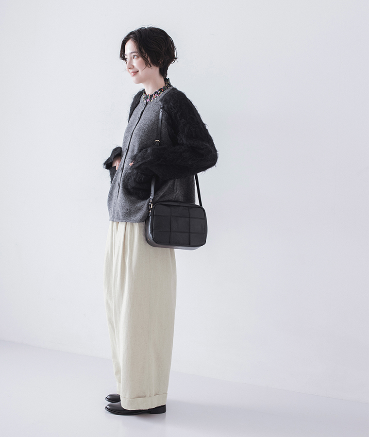 kilki 異素材ミックスニットカーディガン ブラック 横から見たシルエット