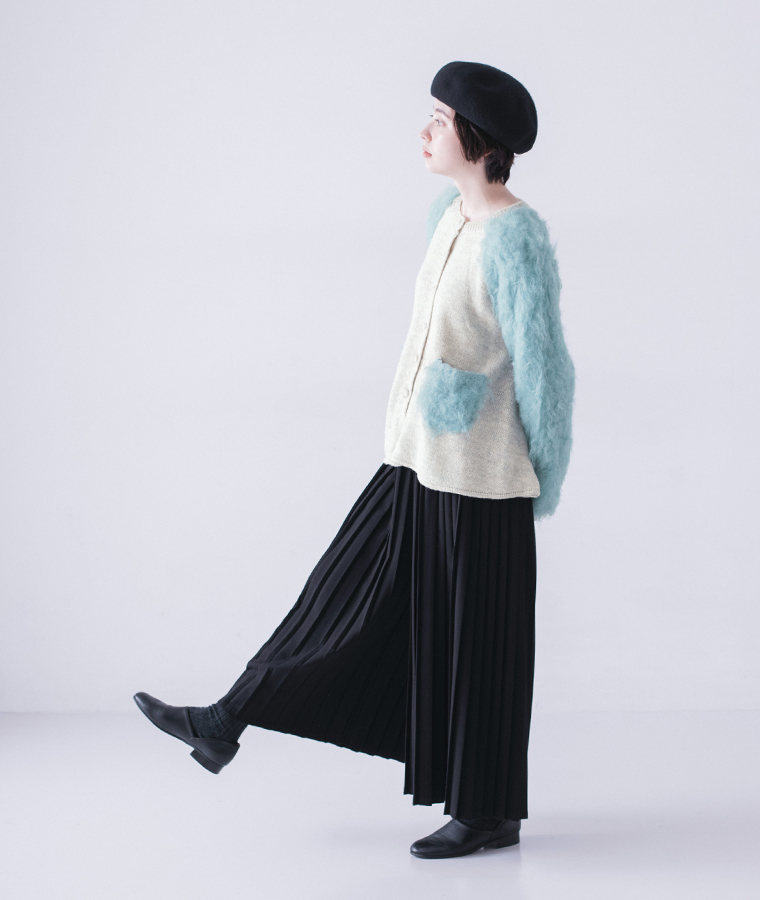 kilki 異素材ミックスニットカーディガン ブルー 横から見たシルエット