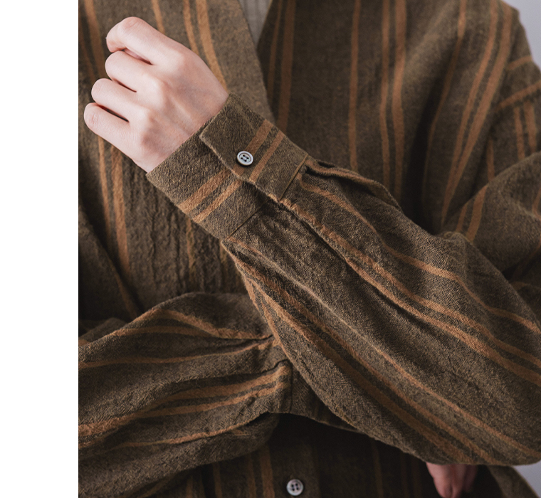 リネンコットンオリジナルランダムストライプシャツの袖口ディテール