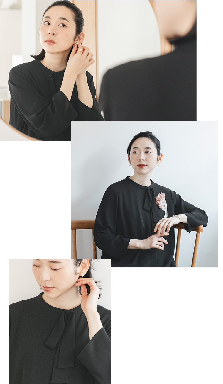 黒のボウタイブラウスを着た人物の3カットコラージュ（鏡を見る、椅子に座る、イヤリングに触れる）