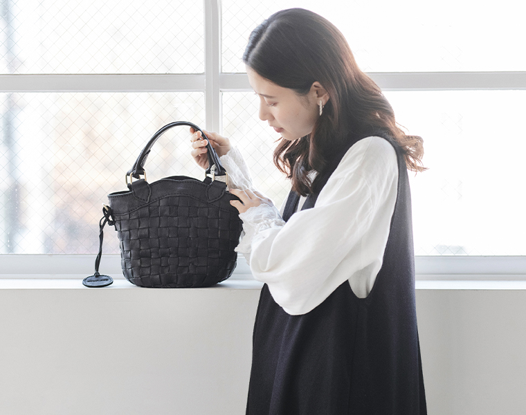 zuccheroのレザーメッシュバケツ型トートの寄りカット