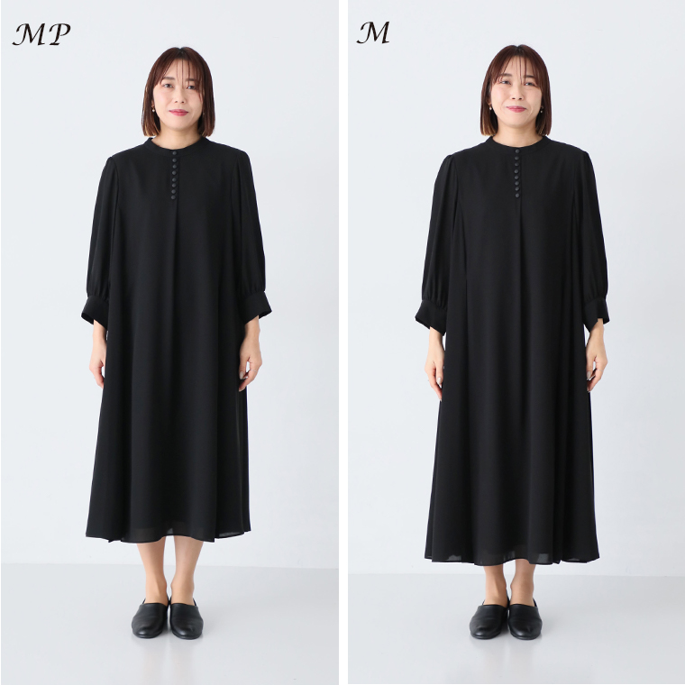 ボタンフレアワンピースのMPとMサイズを着たスタッフ（158cm）の正面比較