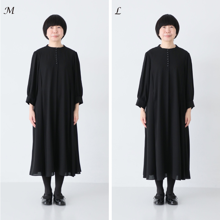 ボタンフレアワンピースのMとLサイズを着たスタッフ（163cm）の正面比較