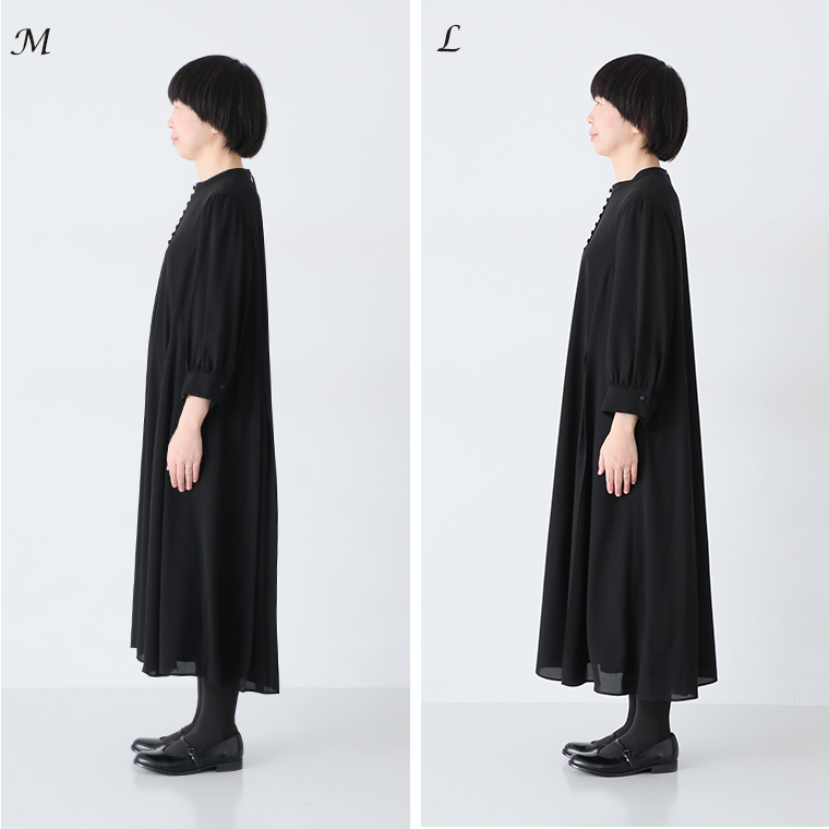 ボタンフレアワンピースのMとLサイズを着たスタッフ（163cm）のサイド比較