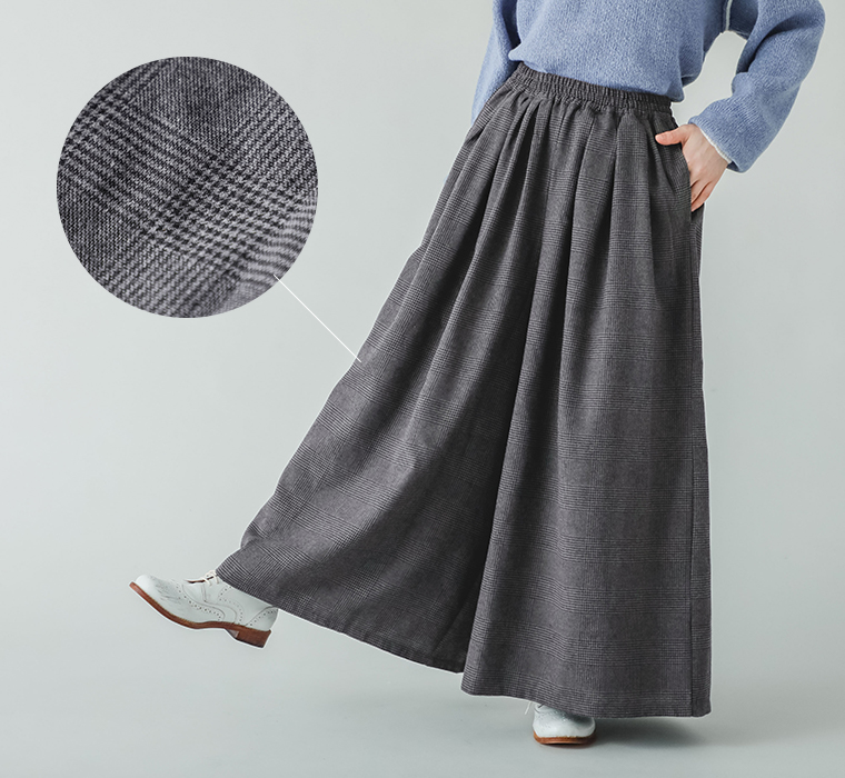 ネルタックワイドパンツ ブラック×スモークグレーのウエストゴムとタック入りデザインが分かる前側アップ