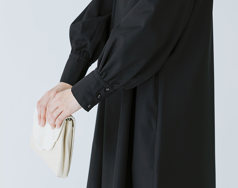 D*g*yオケージョンワンピースの袖ディテール。程よいボリューム感のあるきれいめデザイン