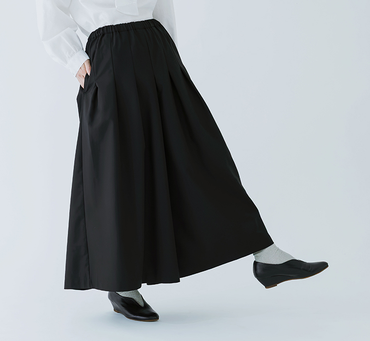 D*g*yオケージョンワイドパンツのシルエット。動くたびにきれいに揺れるロング丈デザイン