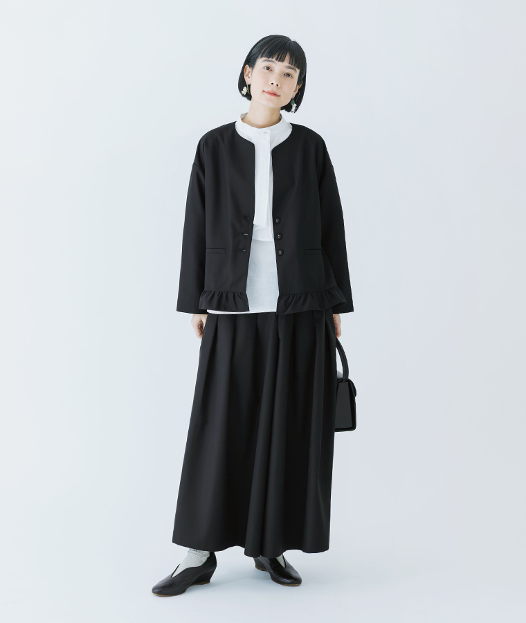 D*g*yのオケージョンスタイル。ノーカラージャケットとスカート、ボウタイブラウスを合わせたフォーマルコーデ