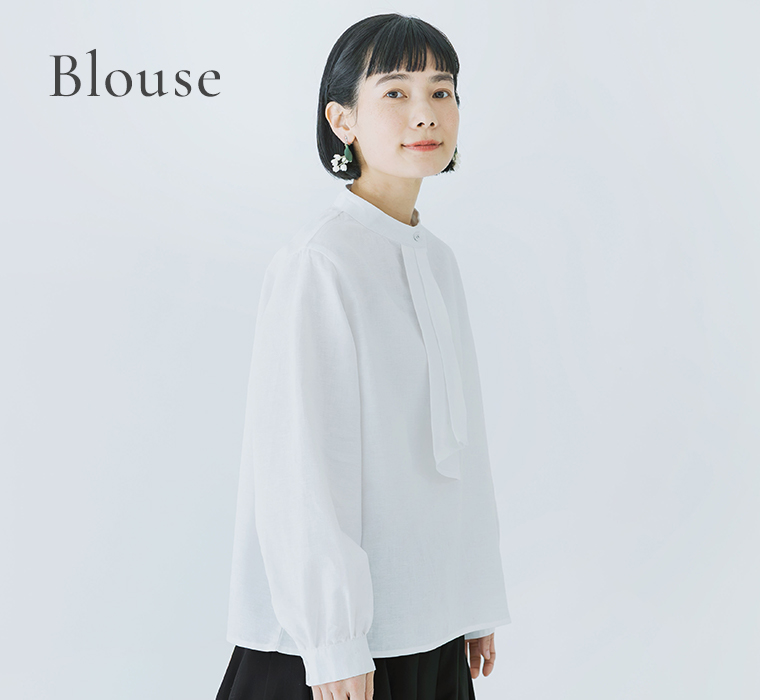 D*g*yのボウタイブラウス。オケージョンにも使えるホワイトカラーの上品なブラウス