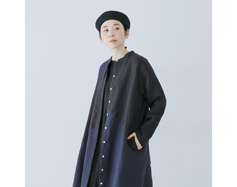 08Mab 9番手リネンアシンメトリー切り替えワンピースを羽織として着用した上半身スタイル