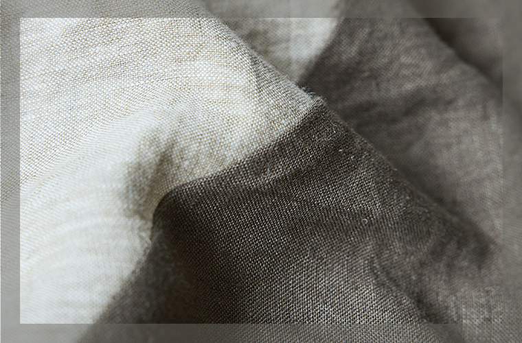 08Mab 9番手リネンアシンメトリー切り替えワンピースの生地アップ