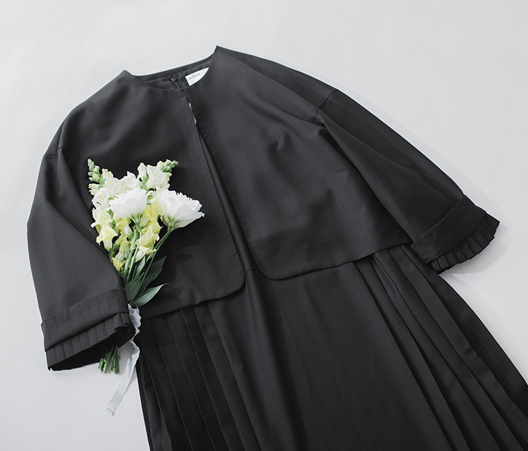 olet ihana のジャケットプリーツアンサンブル（ブラック）の商品画像