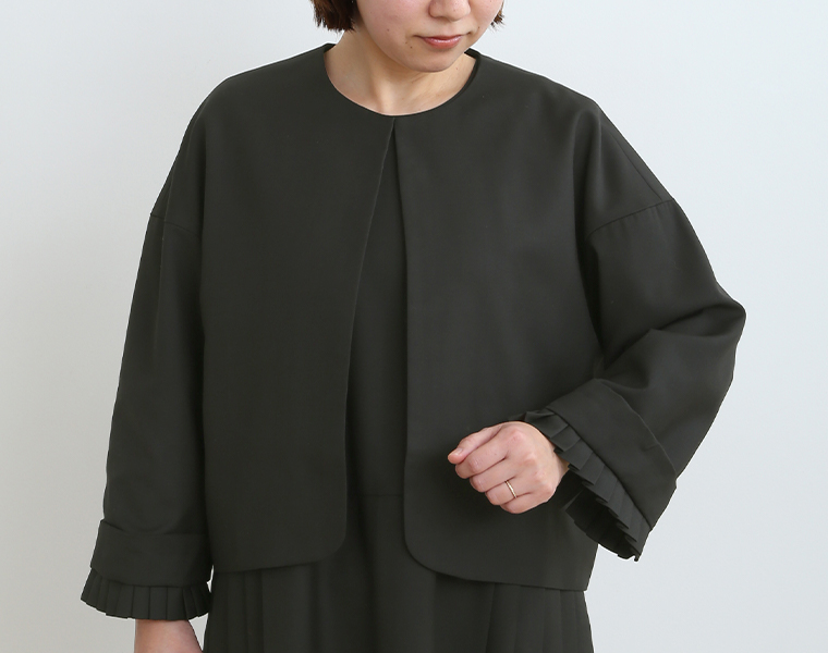 &yarn ボーダーロングスリーブプルオーバー(キナリ×ブラック)の全身前と後ろ