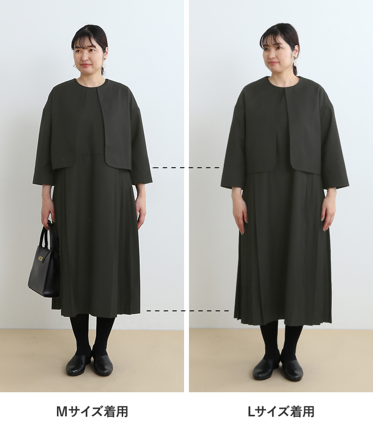 スタッフ身長165cmがジャケットプリーツアンサンブル（ブラック）のMサイズとLサイズを着用した正面比較