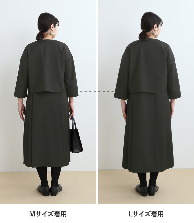 スタッフ身長165cmがジャケットプリーツアンサンブル（ブラック）のMサイズとLサイズを着用したバックスタイルの比較
