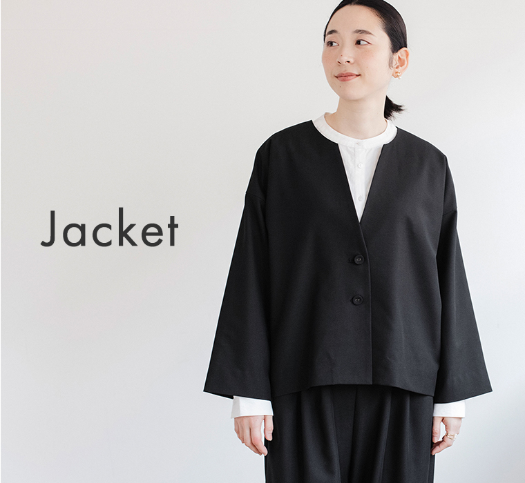 &yarn ノーカラージャケット ブラック フォーマルシーンに映えるすっきりとしたシルエット