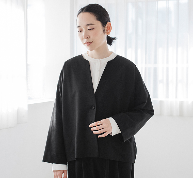 &yarn フォーマルジャケット ブラック ノーカラーですっきり見える上半身シルエット