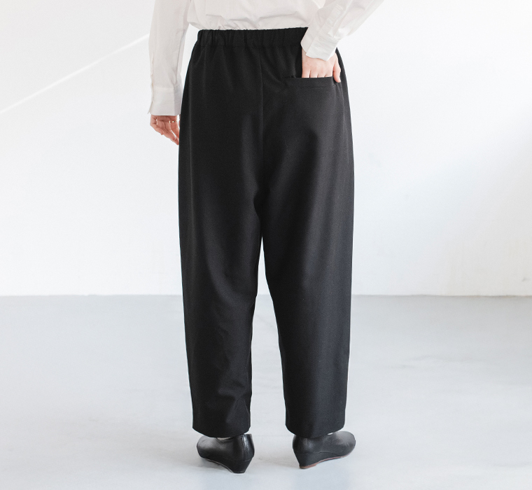 &yarn ブラックフォーマルパンツ バックスタイル 後ろゴム仕様で快適なはき心地