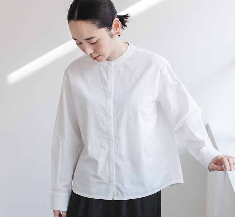 &yarn フォーマルブラウス ホワイト 着用イメージ シンプルで上品な一枚