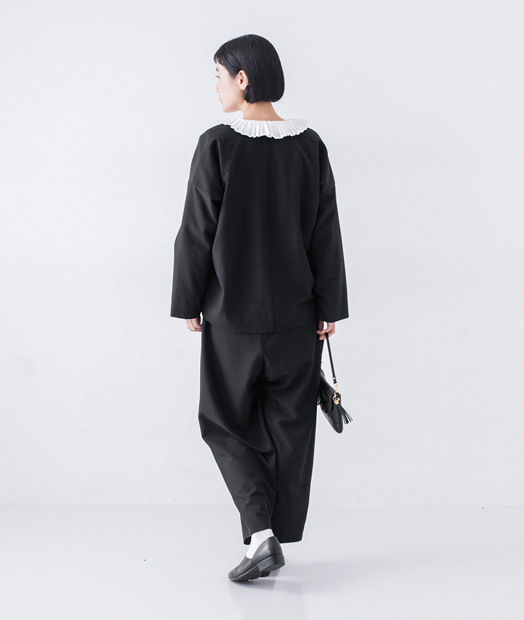 &yarn ノーカラージャケット ブラック フォーマルシーンに映えるすっきりとしたシルエット