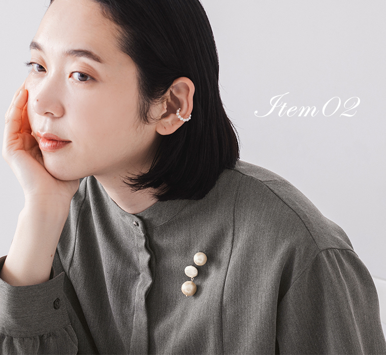 Pisceans パールブローチ グレーブラウス着用 フォーマル