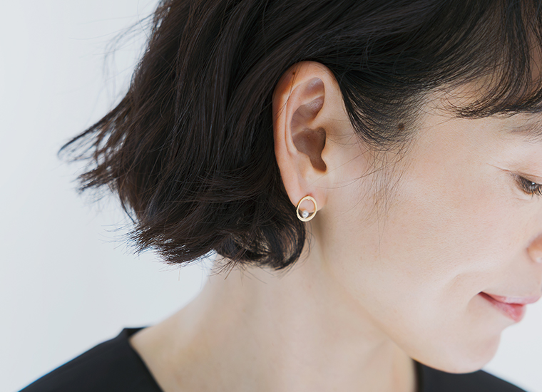 Pisceans パールイヤリング 耳元アップ 上品なフォーマルアクセサリー