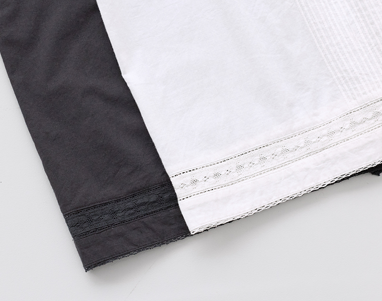 ワイトとブラックのブラウス生地のアップ画像（レースとピンタック入り）