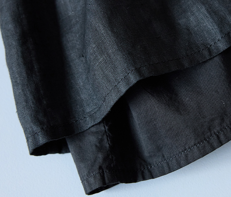 リネン切替ペプラムジャケット（ブラック）の裾部分の生地ディテール