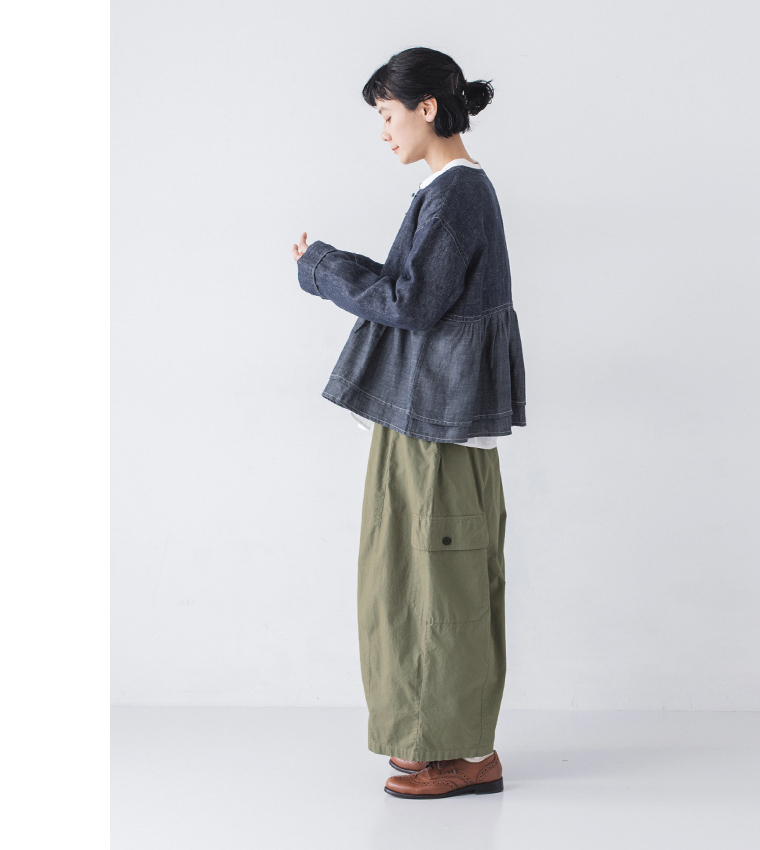 リネン切替ペプラムジャケットのインディゴネイビーを着たサイドシルエット