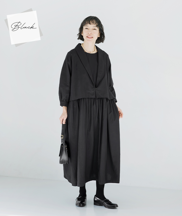 &yarn ボレロドッキングワンピースを着用した女性モデル（ブラック）