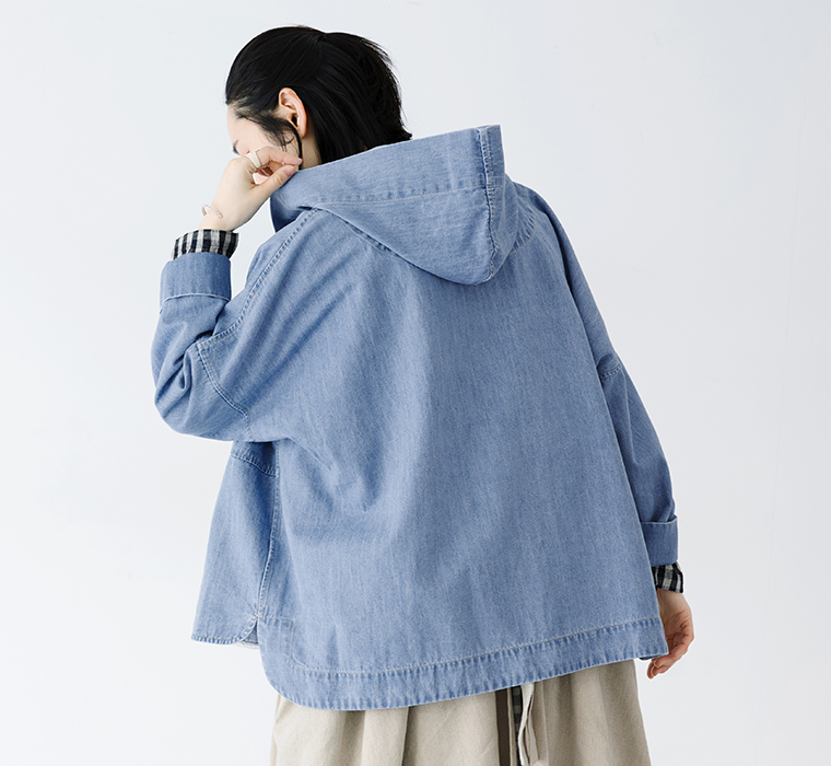 TUTIE. デニムフーディー ブリーチカラー バックスタイル フード付き ゆったりシルエット