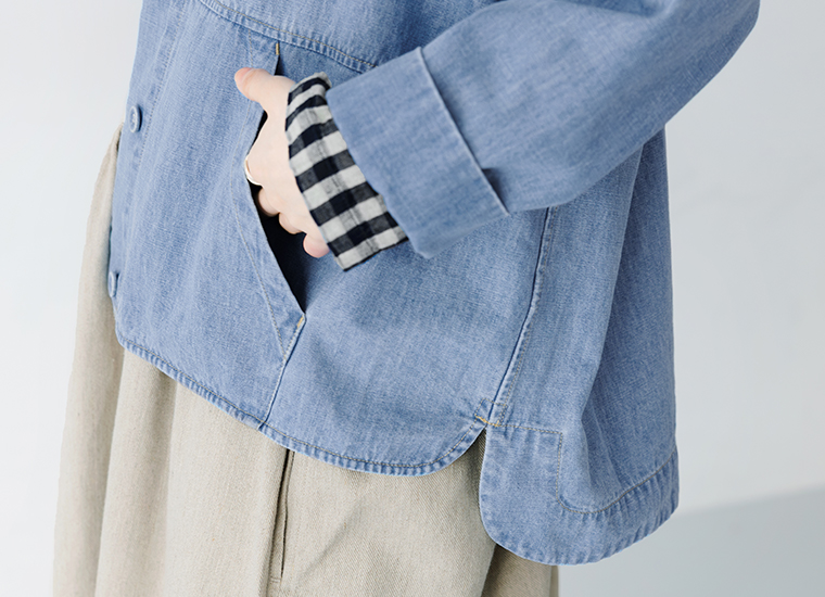 TUTIE. デニムフーディー ブリーチ フロントポケット 裾ライン ディテール