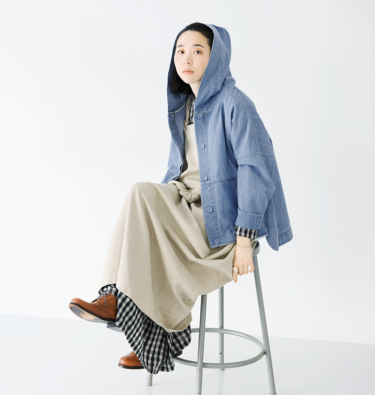 TUTIE. デニムフーディー フード着用 STYLE03 ブリーチ リラックス感のある着こなし