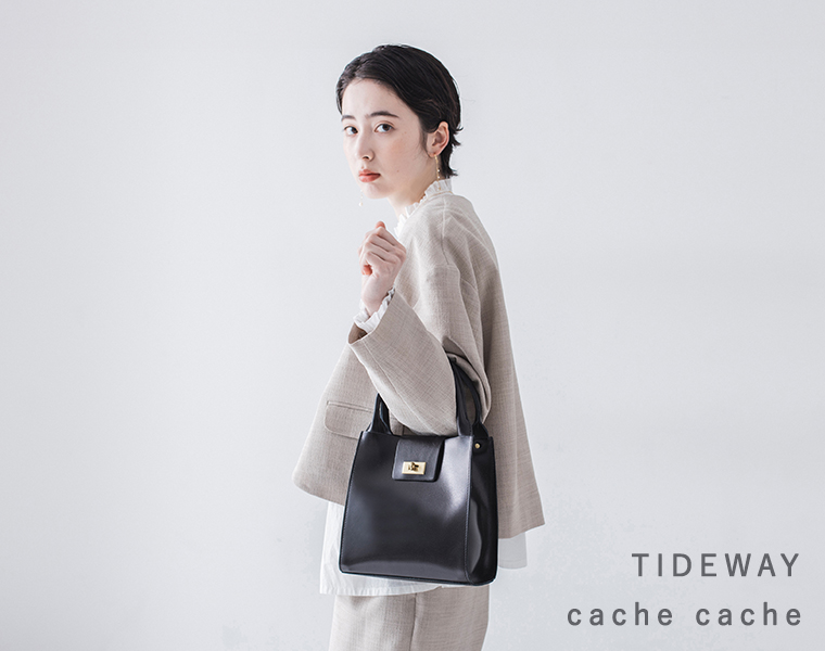 TIDEWAY MOSS METALツイスト トートバッグを持った女性モデルのフォーマルスタイル