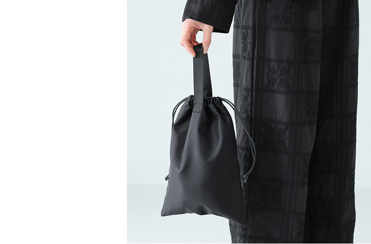 cache cache フォーマル3点セットの巾着型シューズケースの使用イメージ