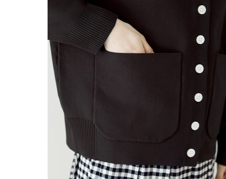 Bliss bunch ポリエステルニット変形ラグランカーディガン（ブラック）パッチポケットと裾リブのディテール