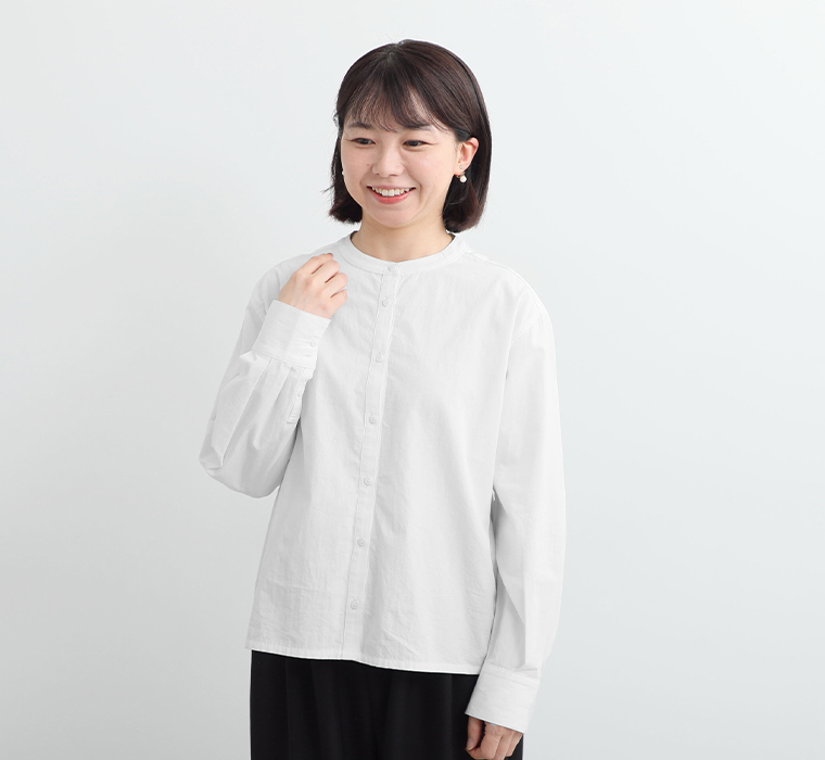 わたしの定番バンドカラーブラウスを身長158cmのスタッフが着用した正面コーディネート