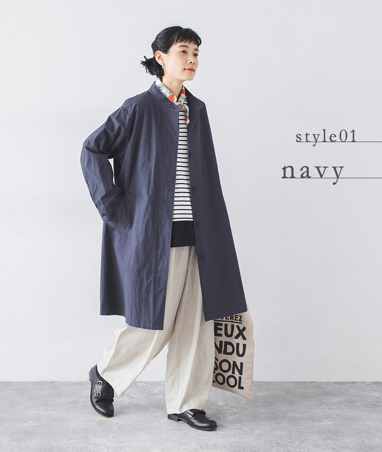 別注｜ハイネック比翼ミドル丈コート ネイビーを着たモデルの全身正面カット