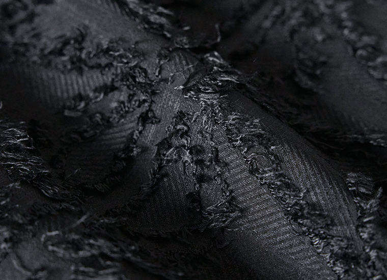 &yarn ジャガードジャケット 生地アップ 凹凸のあるジャガード織 ブラック 上品な質感